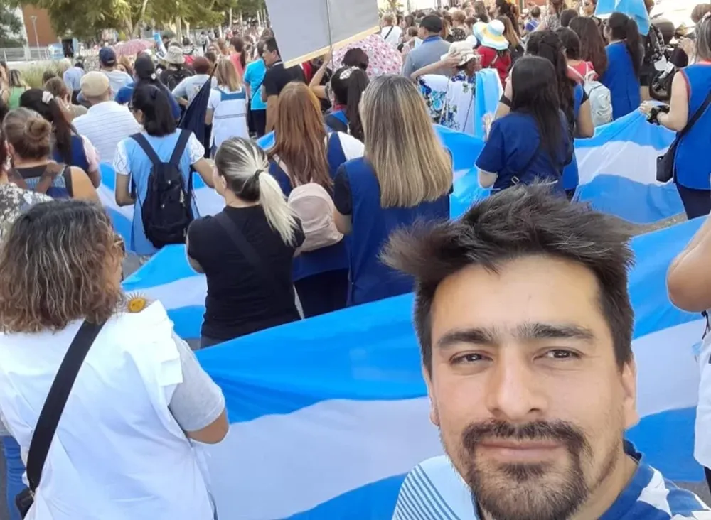 Más impuestos a los ricos, la propuesta de un autoconvocado para pagar más a los docentes