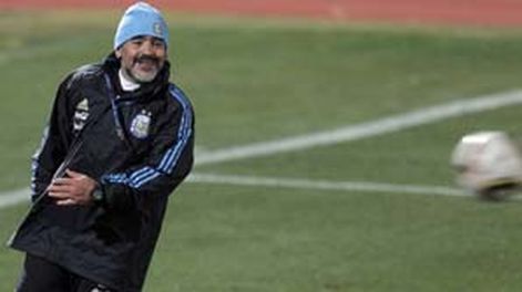 Maradona armó un equipo sin Verón para jugar con México