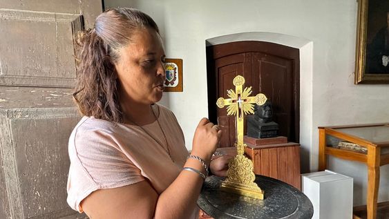 Las Reliquias de la Santa Cruz que fueron halladas en el Colegio Santa Rosa y que pertenecen a la Catedral, visitarán la Parroquia Divino Salvador.