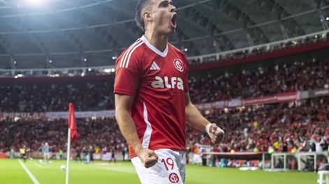 Vuelta. Después de 5 años, Rafael Santos Borré vuelve a ponerse la camiseta de River Plate.