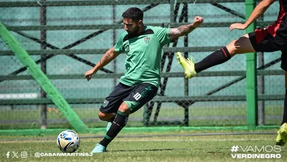 Sobreviviente. A dos meses de aquel doloroso sábado de descenso, Sebastián González es el único de aquella formación en Aldosivi que es titular en el nuevo San Martín.