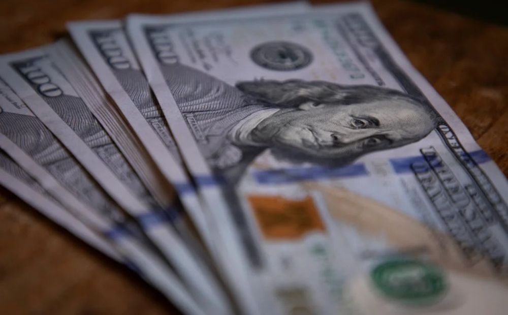 Nuevo programa cambiario: si el dólar se va a $1.400 la devaluación será del 23%