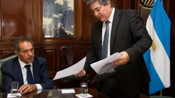 Al menos 3 señales de alerta de la economía que debe atender Scioli