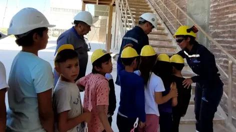 Diario de Cuyo | Gracias al programa Aprendizaje en movimiento, los alumnos primarios de Sarmiento puden visitar las caleras en Los Berros.