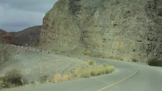 La caída de rocas genera complicaciones en el suministro eléctrico de Calingasta