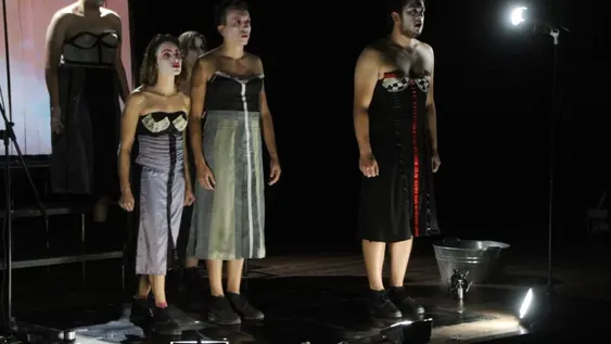 La teatrina dio el primer paso