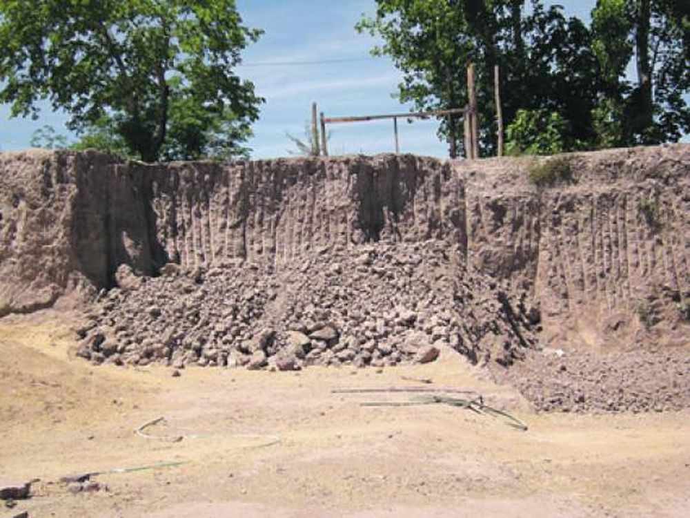 Ladrilleros, un mundo que vive fuera de regla