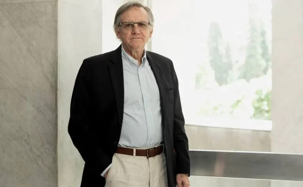 “Hay 5 millones de dosis guardadas”, se enoja López