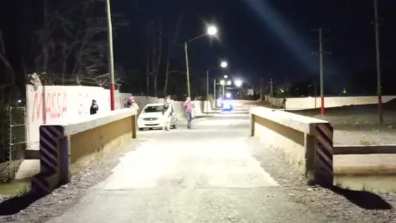 Se estrelló en moto contra la baranda de un puente, cayó al agua y fue su final