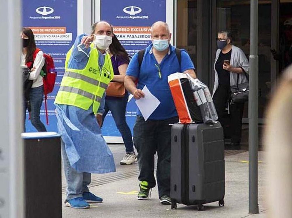 Comienzan los testeos a pasajeros provenientes de Brasil, México y Chile
