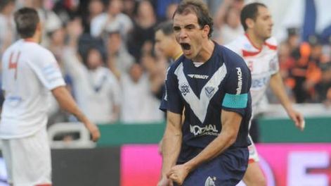 Vélez no se detiene