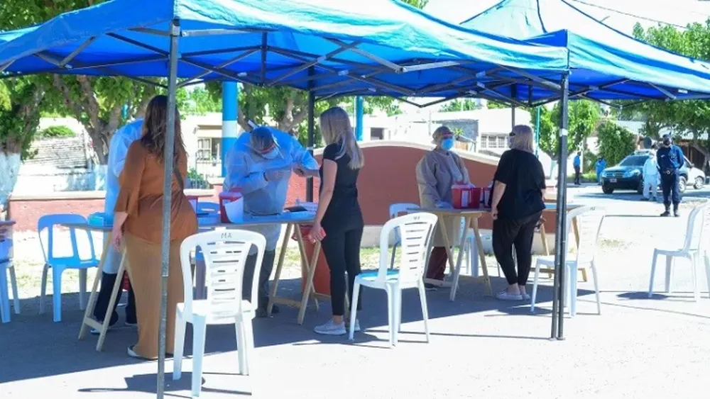 Rastrillaje en Albardón: 12 test rápidos dieron positivo y esperan por las PCR