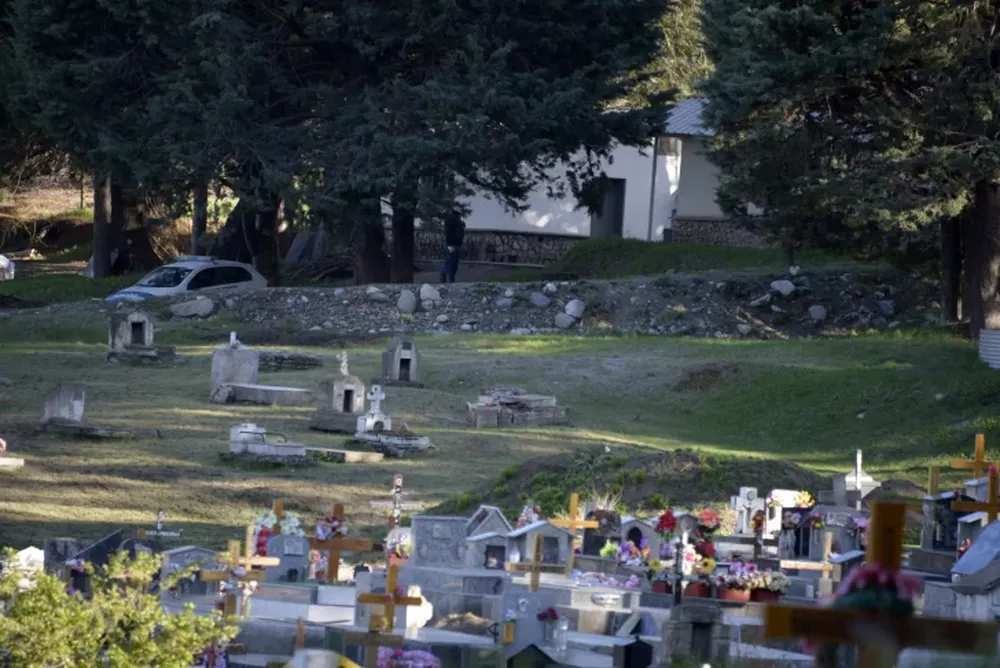 El cuerpo hallado en el río Chubut no presenta orificios de bala