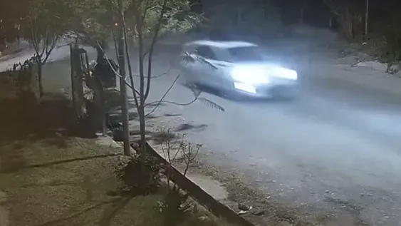 Un menor atropelló y mató a una chica de 16 años y suena fuerte que corría una picada