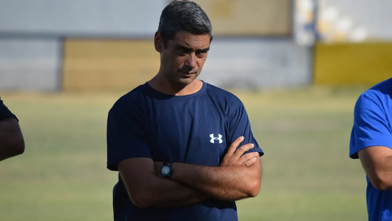 sorpresa en colon junior: con el equipo clasificado a play off, despidieron al dt tras la caida ante desamparados
