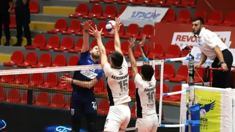 Tropezó Obras en el comienzo de las semifinales