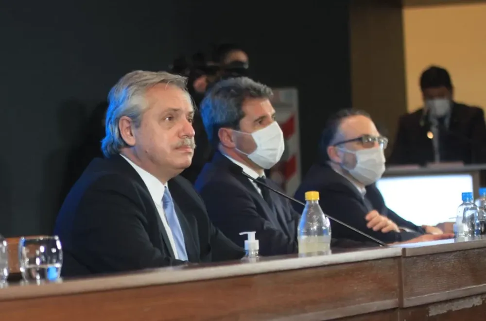 A 21 días del comicio, esperan para el lunes la visita del presidente Fernández