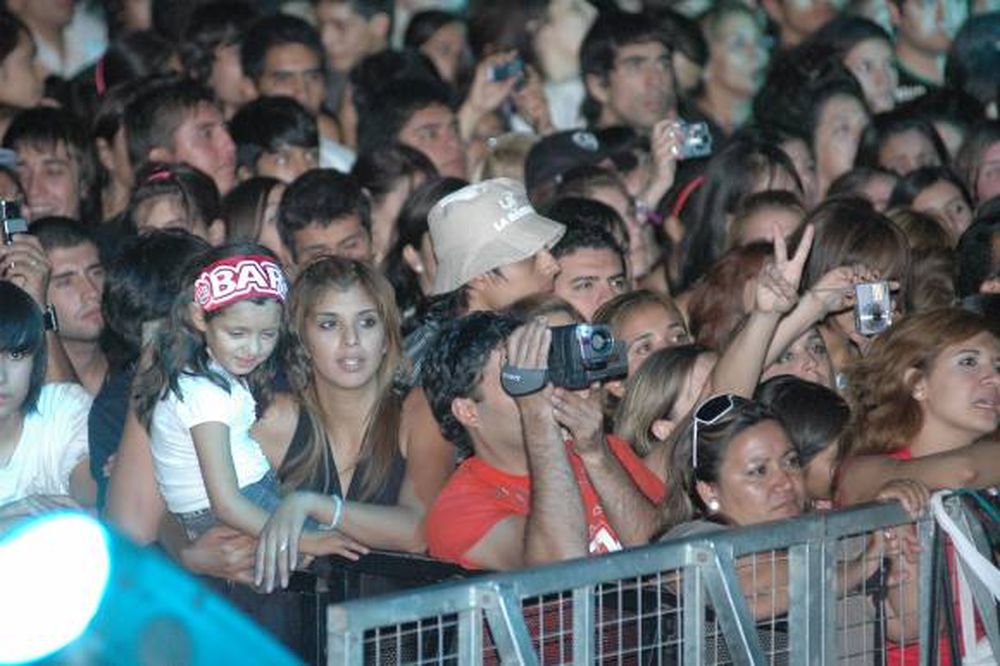 La Barra dio lo justo, igual el público fue el que puso la onda