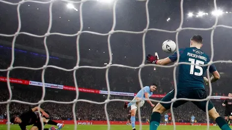 Julián Álvarez marcó dos golazos y asistió a Haaland para que el City avance a semifinales