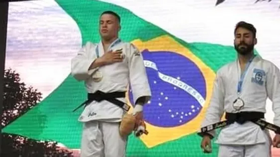 Adarvez busca pasaje a Tokio