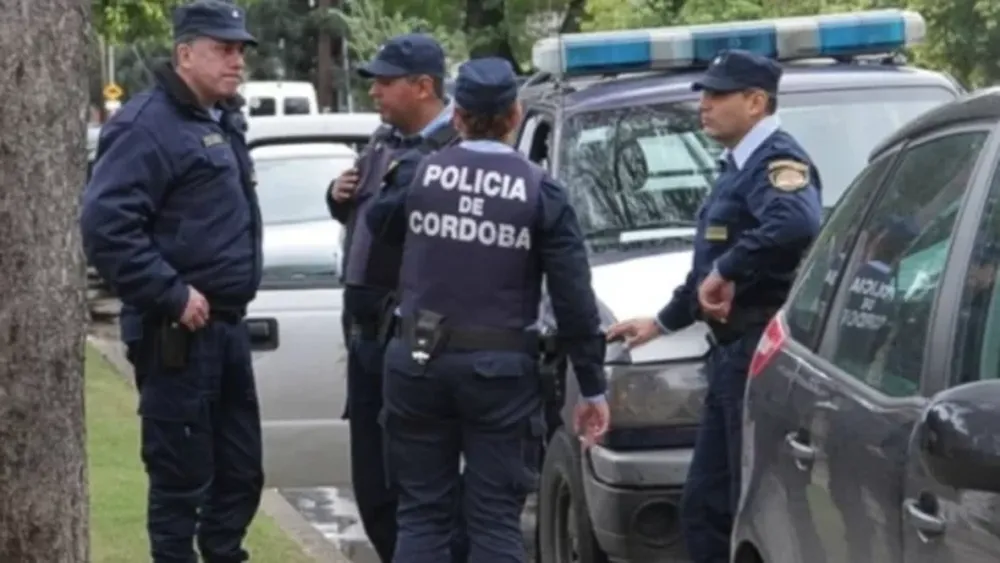 Un policía mató a su novia embarazada y a su suegra y luego se suicidó