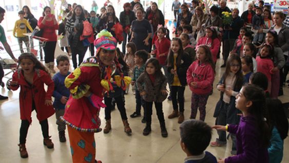 Aventuras en paracaídas o skíes, bajo techo, para afianzar buenos valores