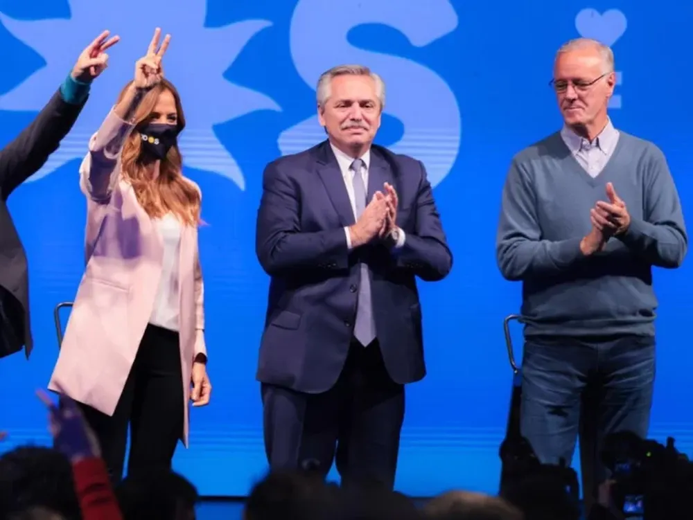 Fernández apuntó contra Macri: “Ayudamos a que deje de desordenar todo”