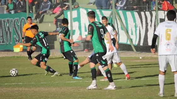 Colón empató con San Martín en un partido con 6 expulsados y quedó a 3 puntos del líder