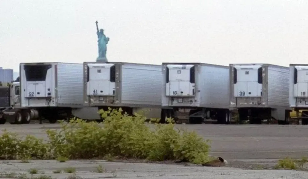 Desde hace un año hay 750 muertos por Covid almacenados en camiones frigoríficos