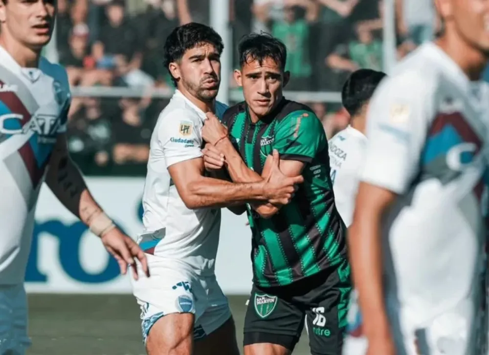 ENTREGA. Ayrton Portillo hace del despliegue físico uno de sus puntos fuertes y hoy será clave ante Aldosivi.