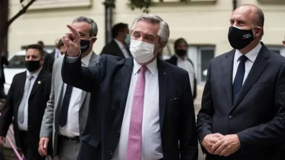 Alberto defendió la suspensión de clases y cierre de marzo de 2020