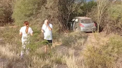 Dos hombres resultaron heridos cuando viajaban a la Difunta Correa y perdieron el control del auto