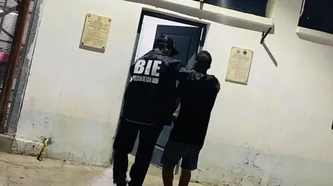 Dos ladrones golpearon a un hombre para robarle mercadería y plata: uno quedó detenido