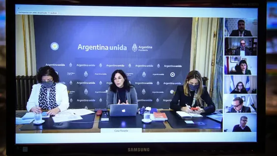 El Gobierno da el primer paso para avanzar en la vacunación de menores