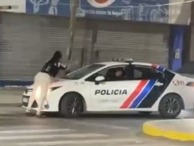 [VIDEOS] Tensión en Caucete: una mujer atacó a un patrullero y amenazó a los policías