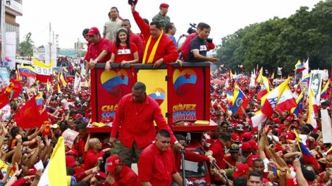 Marea roja chavista  en inicio de campaña