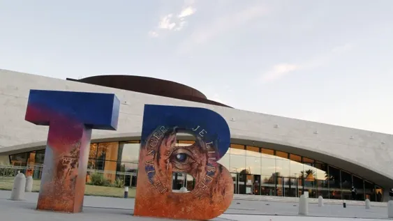 El gigante no duerme