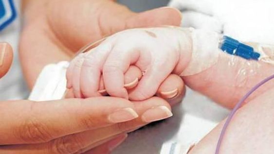 Santa Cruz: un bebé recién nacido dio positivo de Covid, está internado y en grave estado