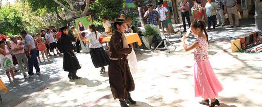Baile en la peatonal