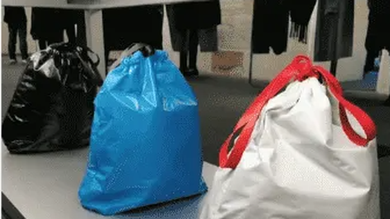 Balenciaga fabricó la bolsa de basura más cara del mundo: es de cuero de ternero