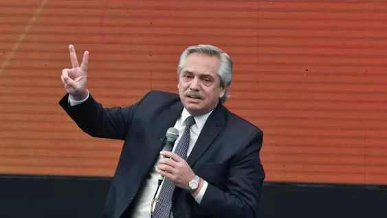 La foto que se viralizó sacude la campaña y golpea a Alberto