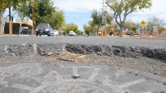 Reclamo porque en cuatro cuadras hay pozos peligrosos en el medio de la calle