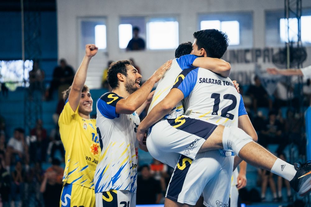 UPCN San Juan Vóley dio el primer golpe en los cuartos de final de la Liga de Vóleibol Argentina. &nbsp;