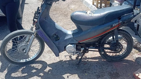 La motocicleta robada en Rawson fue secuestrada por personal de la Sección Sustracción Automotores tras constatar el pedido judicial vigente.