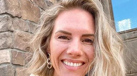 Una youtuber que promovía estrictas prácticas de conducta fue detenida por abuso infantil