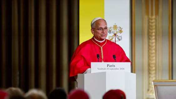 El papa León XIV fue recibido por Emmanuel Macron en París y durante su primera jornada pronunció discursos en el Elíseo y en la sede de la UNESCO.