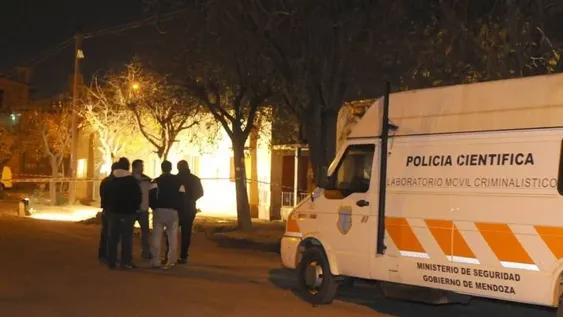 Una mujer falleció al ser atropellada por un camión conducido por su expareja