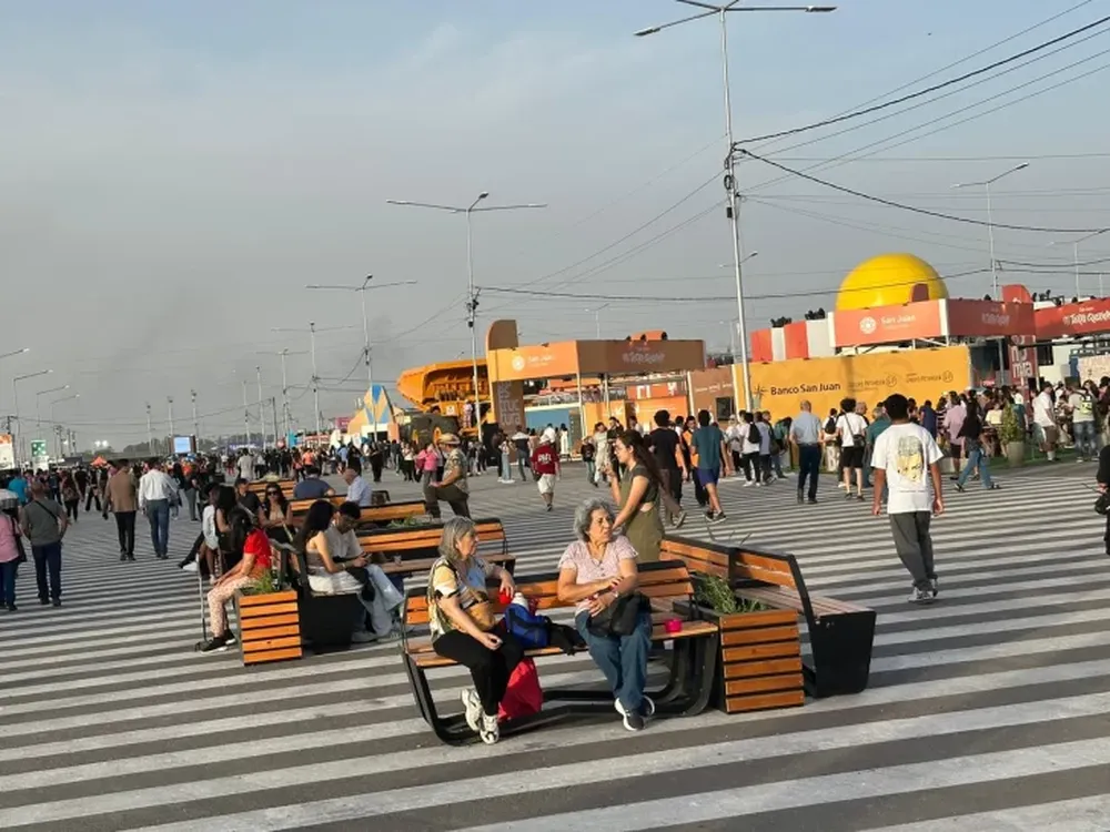 Arranca la actividad en la Feria de la FNS 2025: a buen ritmo empezó a ingresar el público