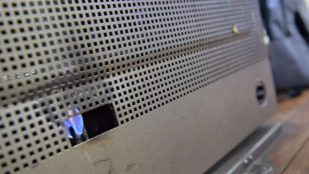 Cuatro personas de entre 22 y 13 años, internadas por una estufa a gas