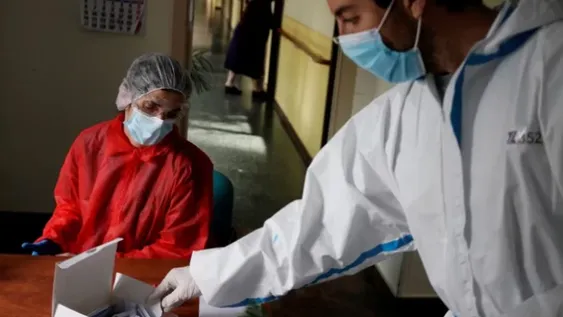 España registró una baja en los muertos y contagiados de coronavirus